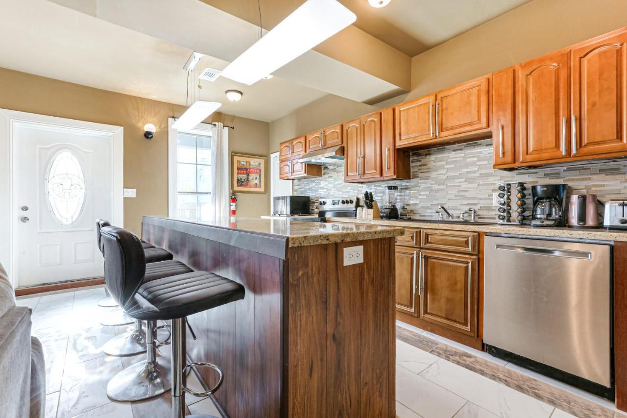 Stunning 4br Near French Quarter Apartment *