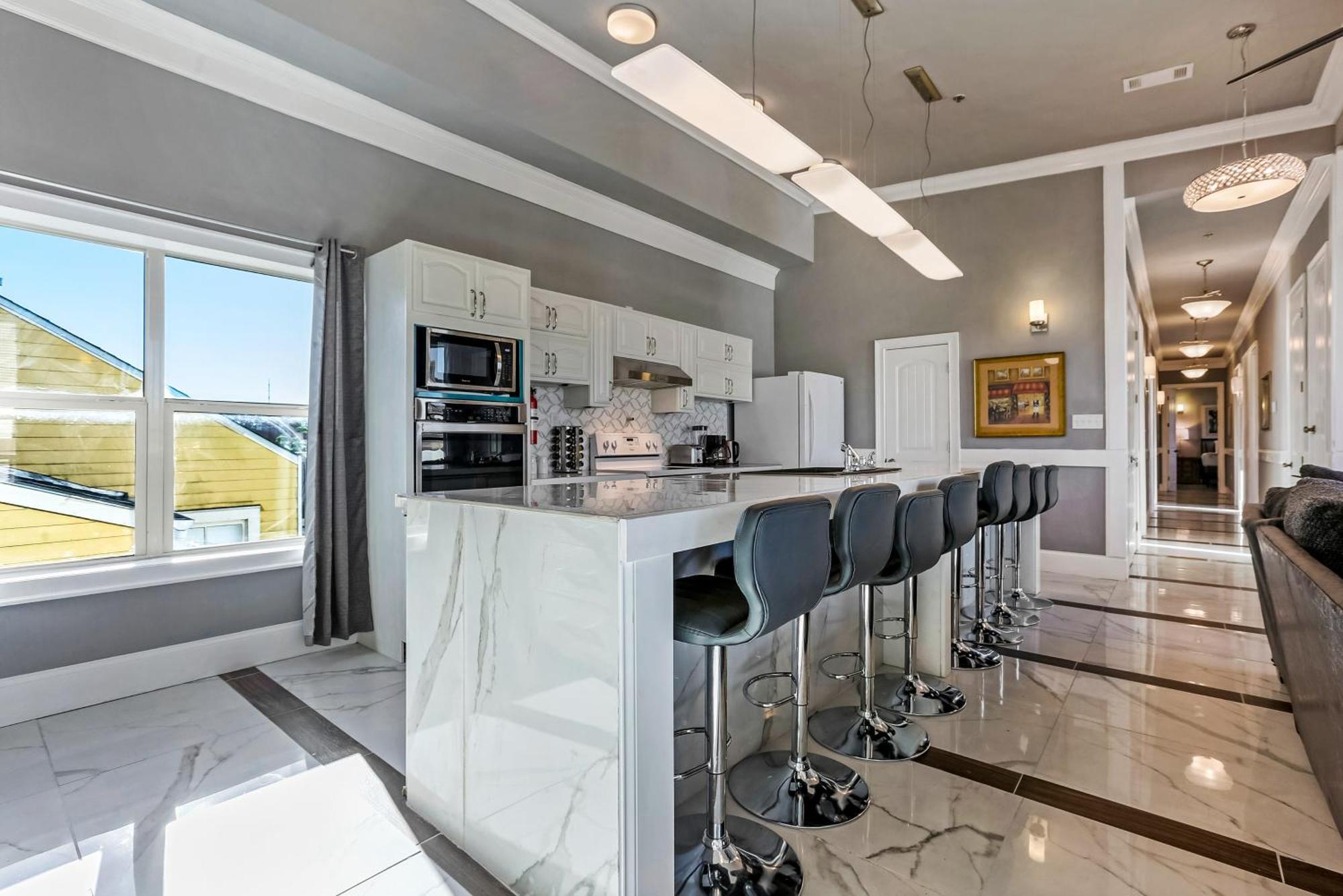 Apartment Stunning 4br Near French Quarter *