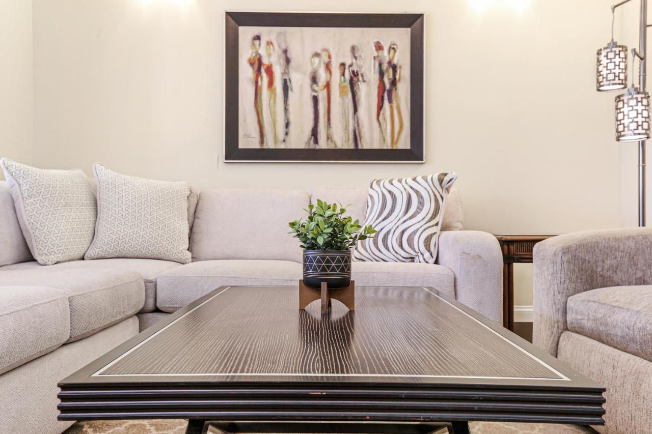 Stunning Near French Quarter Apartment *
