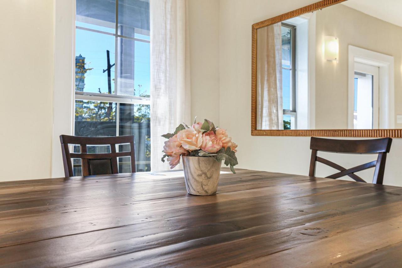 Stunning Near French Quarter Apartment