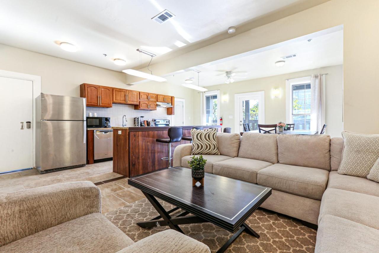 Stunning Near French Quarter Apartment *