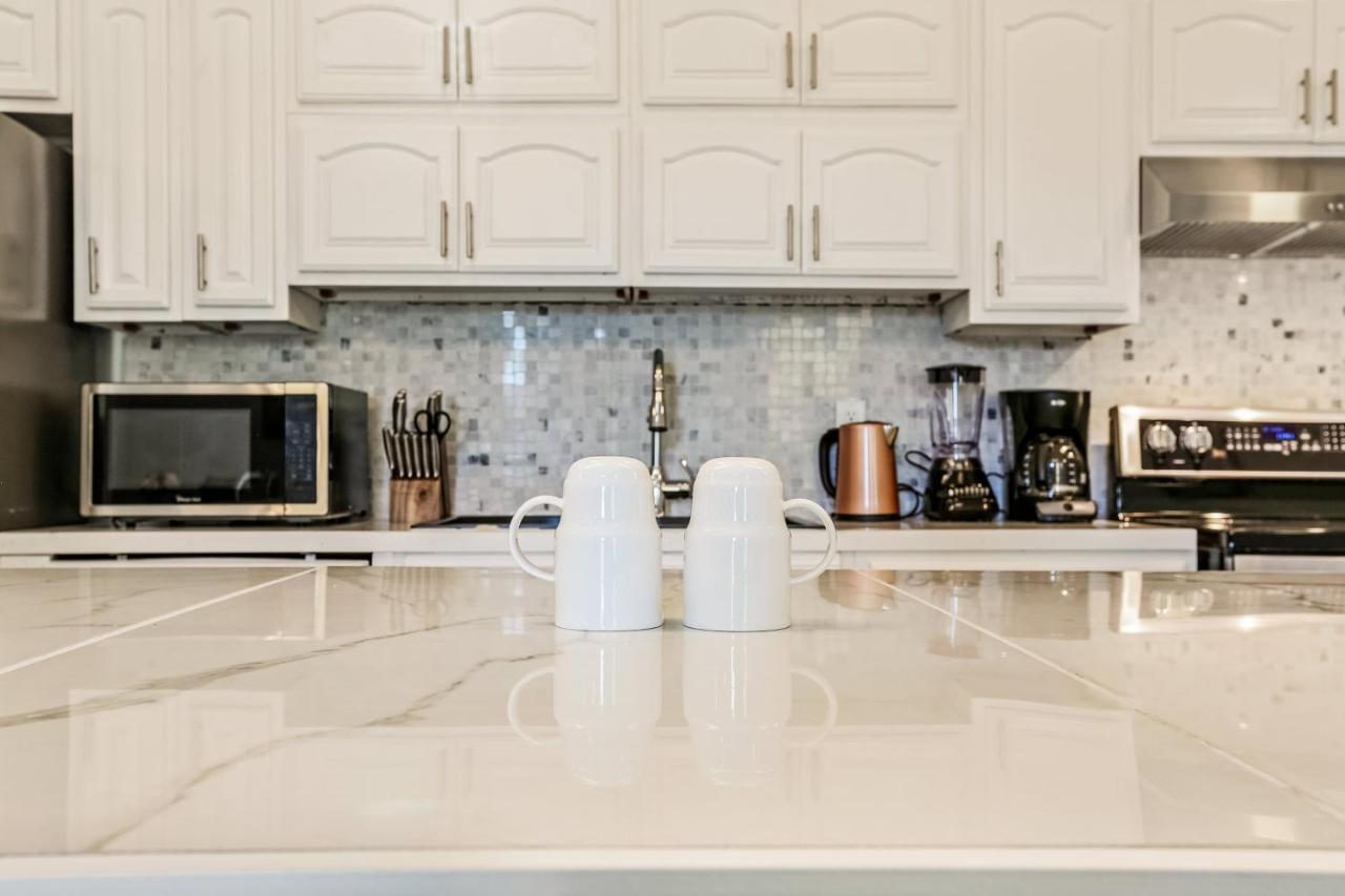 Stunning Near French Quarter Apartment