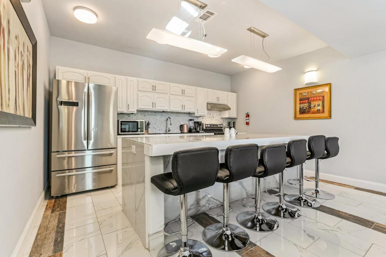 Stunning Near French Quarter Apartment