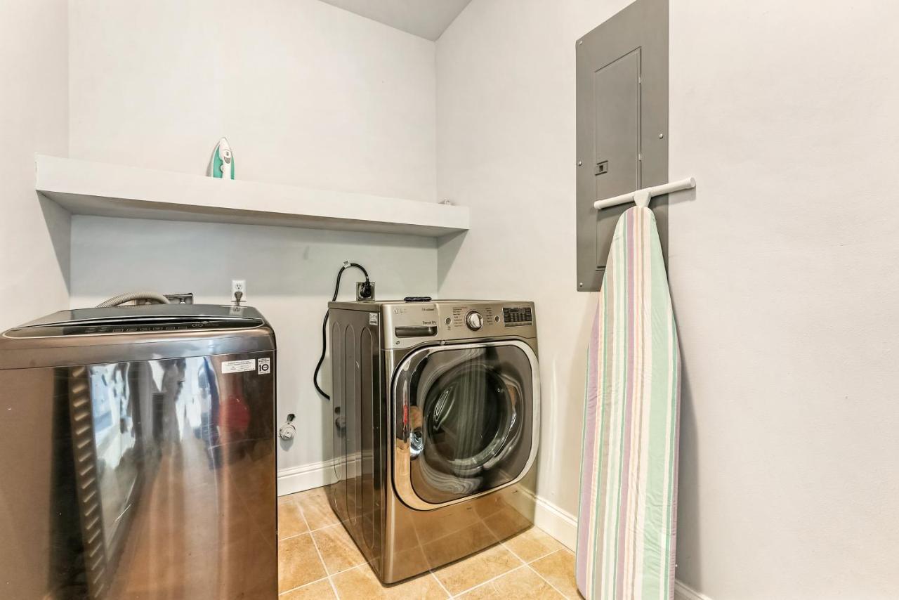 Stunning Near French Quarter Apartment