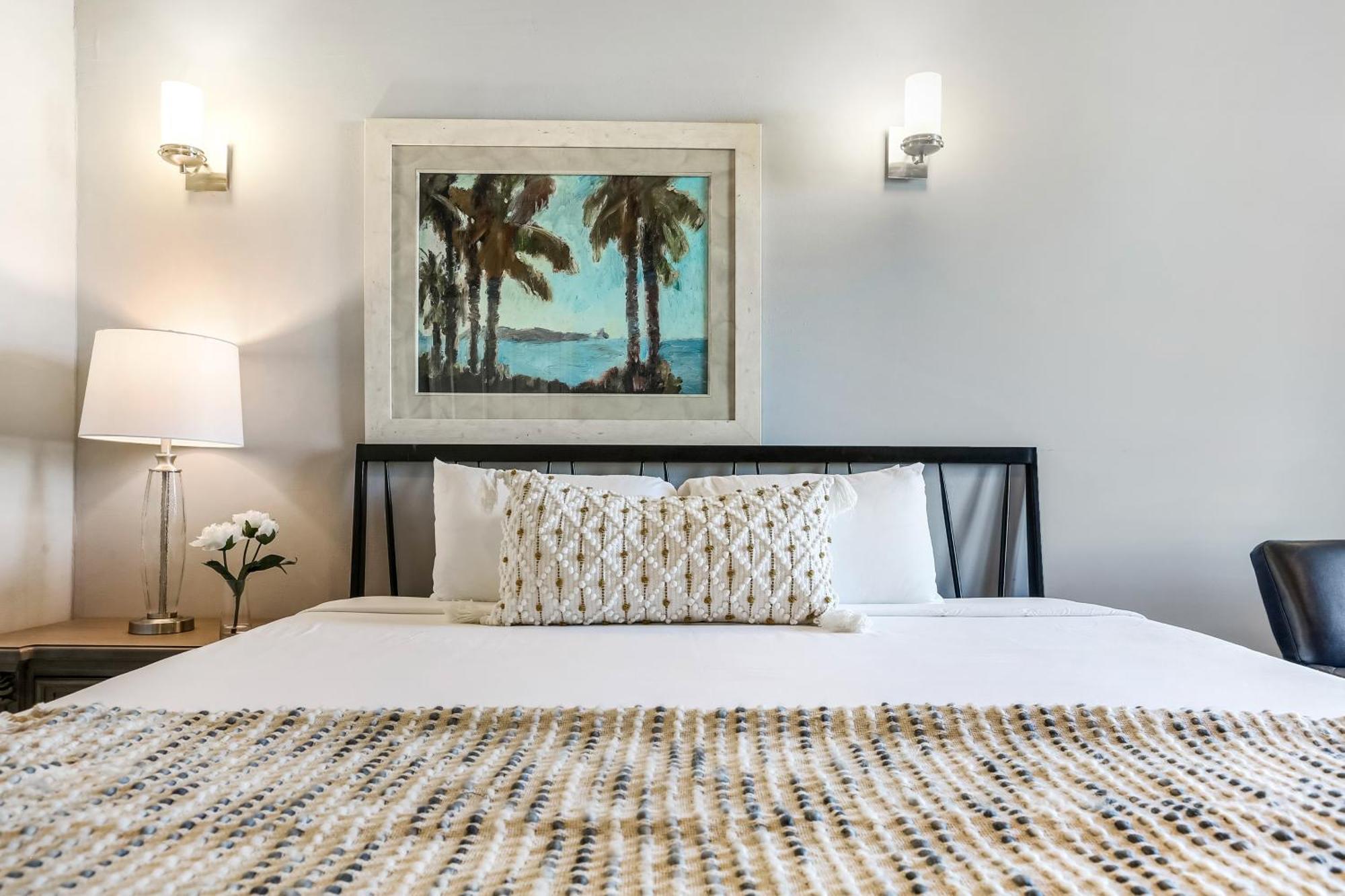 Stunning Near French Quarter Apartment *