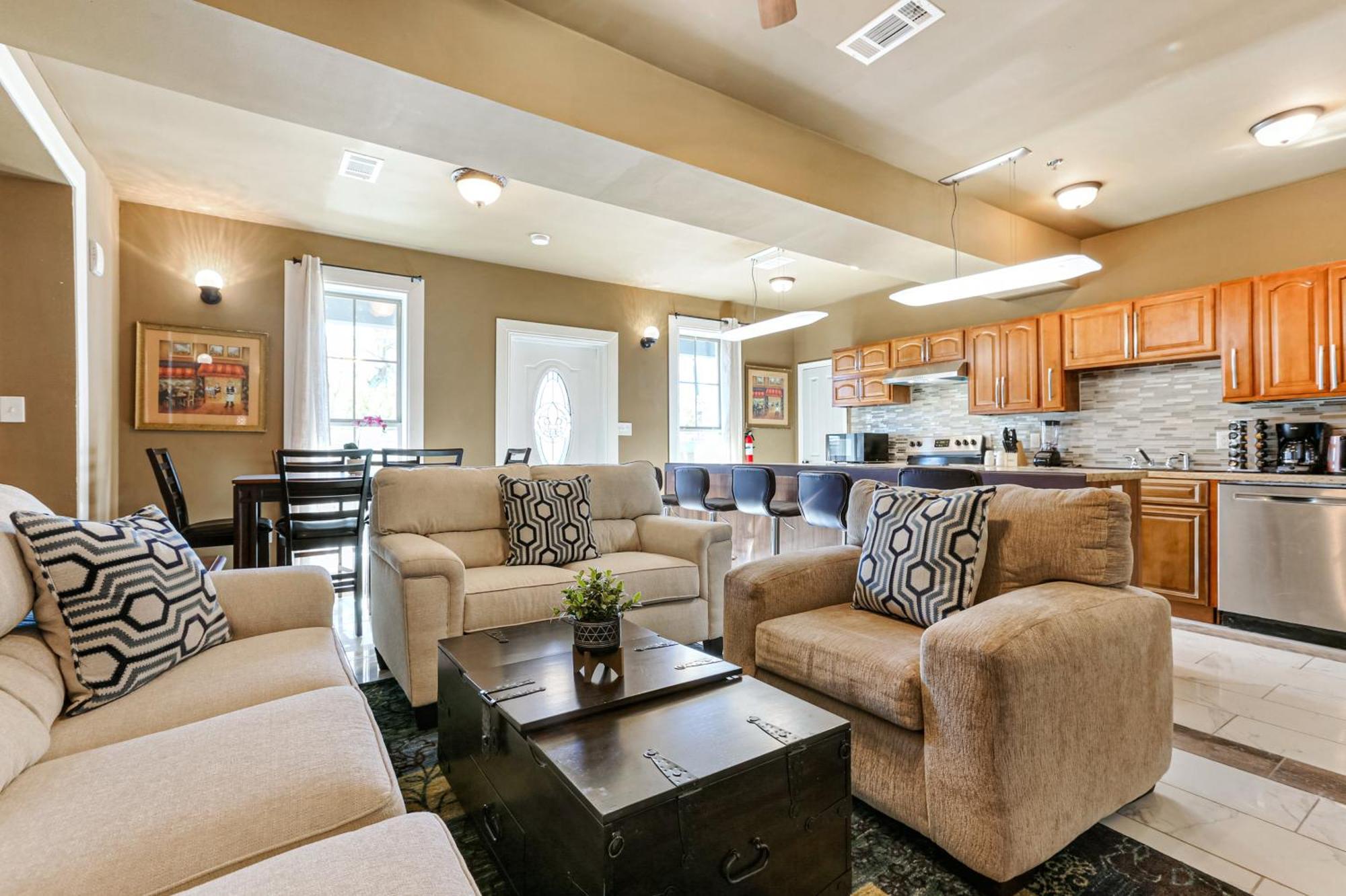 Apartment Stunning Near French Quarter *