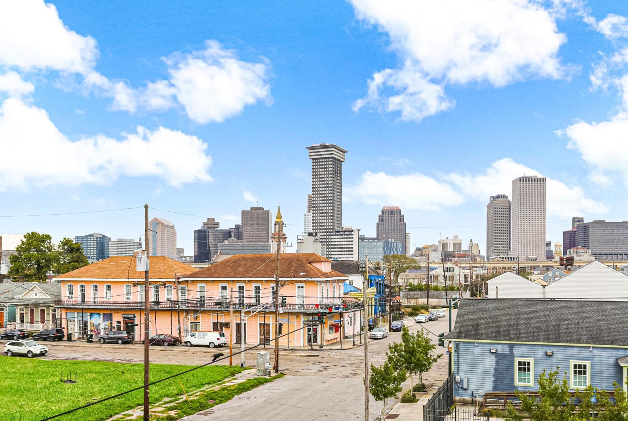 Apartment Stunning Near French Quarter