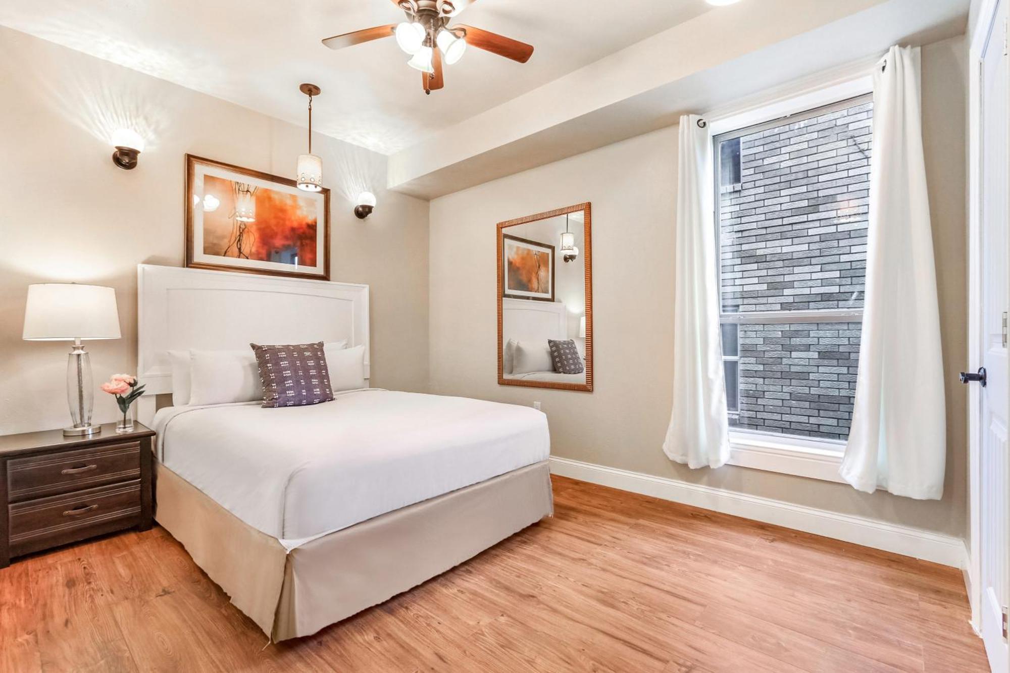 Stunning Near French Quarter Apartment